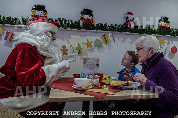 Wyevale Christmas breakfast and tinsel-8093