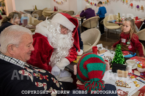 Wyevale Christmas breakfast and tinsel-8148