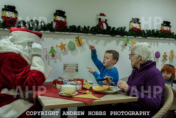 Wyevale Christmas breakfast and tinsel-8097