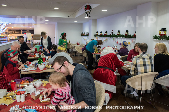 Wyevale Christmas breakfast and tinsel-8137